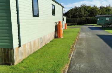 Woofles Luxury Caravan at Knaresborough Lido - Foto 6