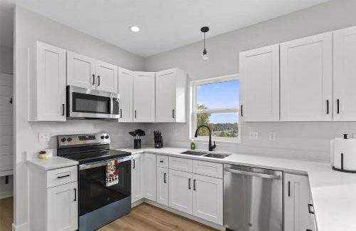 Modern Farmhouse Retreat in Urbandale - Foto 6