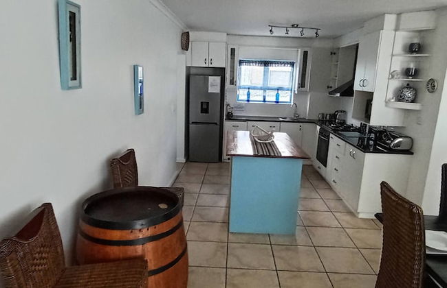 Relax in Style at La Kruger Blue, Langebaan's Premier Holiday Home - Foto 6