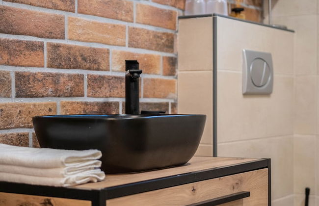 Villa PORTUM - Where Serenity & Comfort meet, Luxurious Woodland Retreat with Private Heated Pool & Amenities - Foto 18