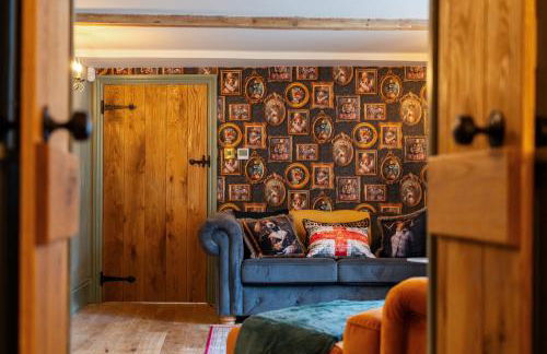 St James Cottage - Luxurious Dorset Escape in Idyllic Milton Abbas - Photo 36