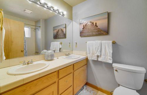 Close to Ski Slopes Tahoe Ski Chalet with Fireplace - Foto 15