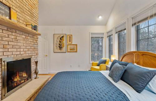 Secluded 9BR Getaway, Pool, Hot Tub & Huge Deck - Foto 46