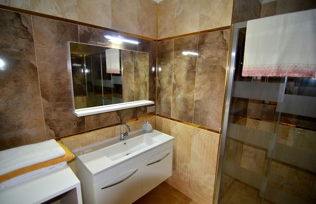 Elite Suite - Photo 16