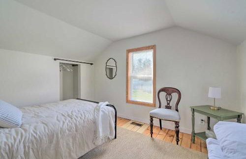 Walk to Beach! Sodus Point Escape with Private Yard - Foto 25