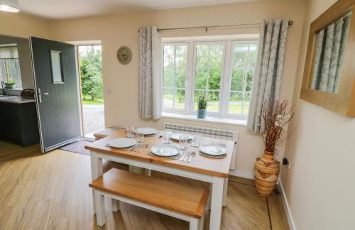 Ryedale Country Lodges - Willow Lodge - Photo 6