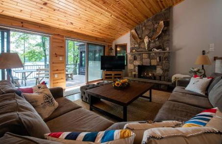 Lakefront Hot Tub Canoes Game Room Wood FP - Foto 11