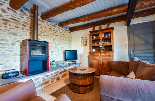 Holiday Home in Saint-Beauzire with Garden and Private Terrace - Foto 34