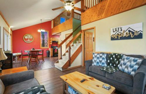 Hot tub, fireplace, fire pit, pool table, grill, EV, pets, HOA lake - Photo 27