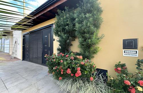 Quartos na Casa do Rosa - Piscina Aquecida - Churrasqueira - SJBV - Foto 21