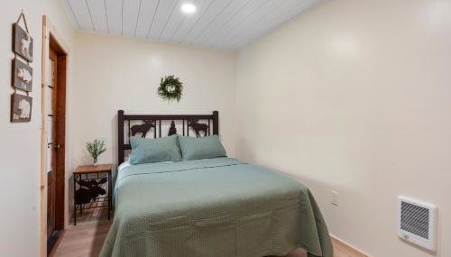 Squam Waterfront 2 bed 2 bath (Suite 3) - Foto 5