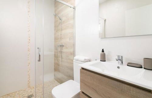 Modern and Stylish Apartment 2: Terrace and Pool - Foto 14