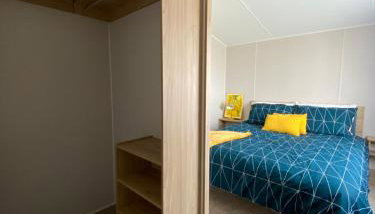 VerbZen Holiday Caravan at St Osyth Beach, Clacton-on-Sea by Verb Holidays - Foto 1, wardrobe