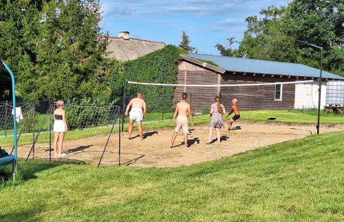 Biały domek nad stawem - Foto 3