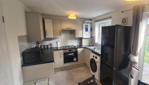 Delightfully decorated cosy two bedroom family home Great transport links to central London - Foto 3