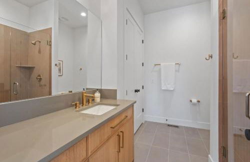 Pecan Valley Oasis - Lux Pool, Sauna and Theater - Foto 13