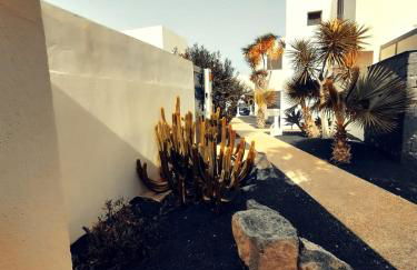 Villa LiLo Private House with Heated Pool - Foto 13