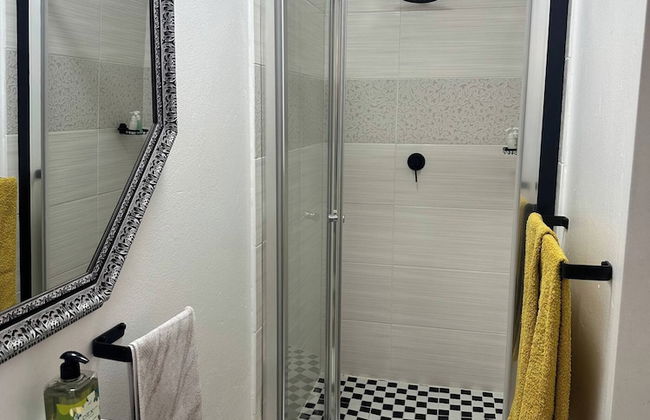 Charming Executive Studio, Solar Power, Wifi - Foto 17