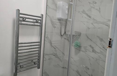 Modern 2-Bedroom Apartment Near Central London - Photo 7