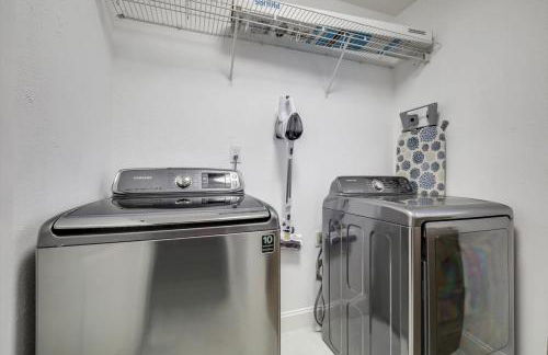 Luxurious 5BR 2BA Holiday Home with Pool, Grill, Sauna & Game Room - Foto 33