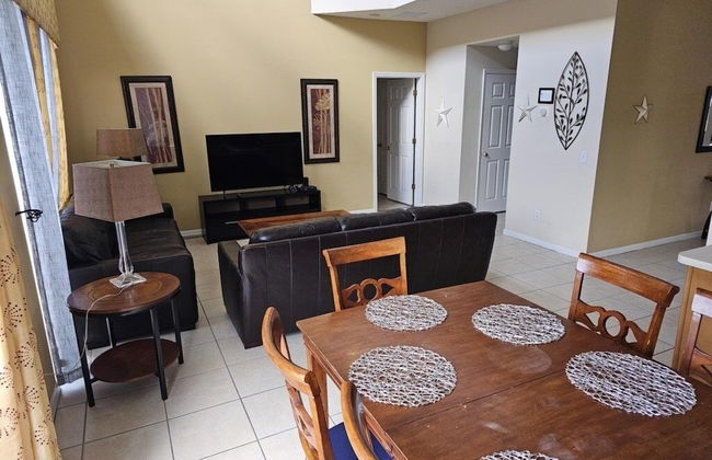 Spacious 7 Br, 4.5 Br Retreat With Pool 7 Bedroom Condo by RedAwning - Foto 21