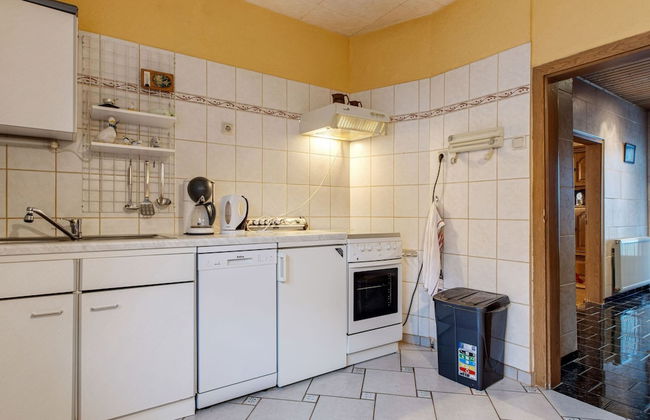 Holiday Home in Thuringia With Private Terrace, use of a Garden and Pool - Photo 11