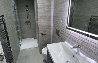 Corporate Stay 1 min to East Croydon Station Fast WiFi Monthly Discounts - Foto 2