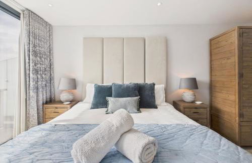 Skydeck at The Liner – Stylish 2-Bed / 2-Bath Top Floor with Panoramic Sea Views - Foto 16