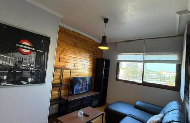 Enjoy the sun and pool in this fabulous apartment - Foto 7