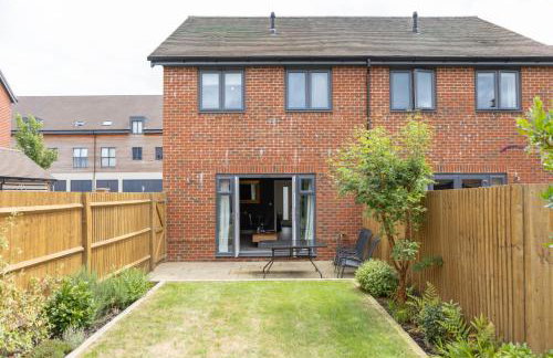 Bensons Hill - Stylish 2-Bed Home with Garden & Parking - Foto 1