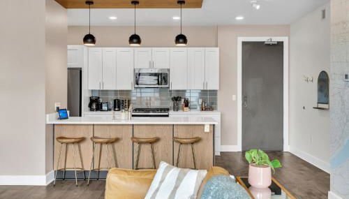 Bywater 2BR w Pool, Gym & King Beds - Foto 5