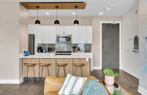 Bywater 2BR w Pool, Gym & King Beds - Foto 5