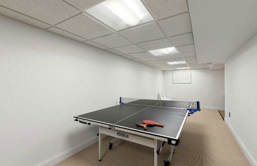 Wainscott Woods by Rove Travel - Luxe Estate with Pool - Foto 35