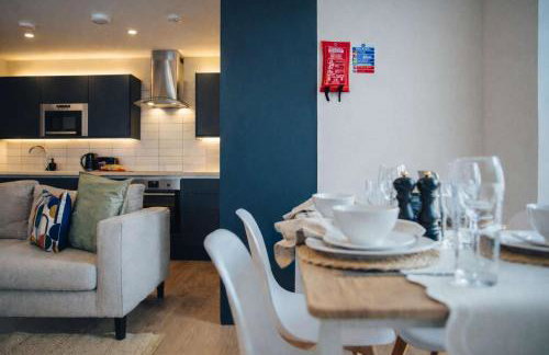 Modern Central 2 Bed Apartment with Parking - Photo 7