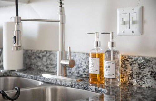 1BR Near UAB with Free Parking, Fast Wi-Fi, Workspace - Foto 30