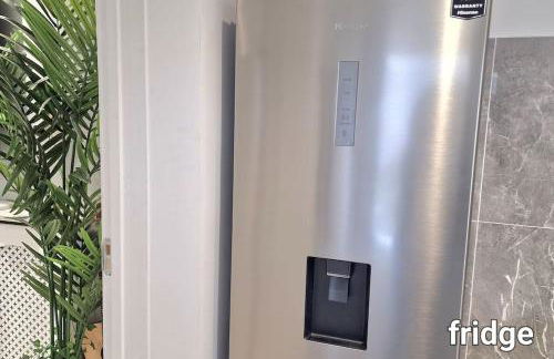 Stunning, clean, free parking home, ideal long stays - Foto 15