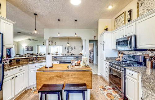 1 Mi to Lake Sumter! Family Retreat with Large Patio - Foto 11