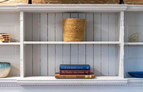 Carriage Manor - Sun Soaked 1BR - Close to CCF - Foto 12