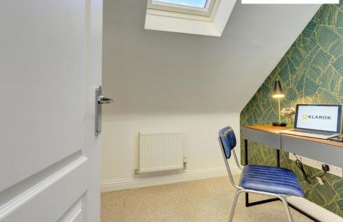 LARGE 4 Bedroom Semi-Detached House Sleeps 7 By Klarok Short Lets & Serviced Accommodation - Foto 27