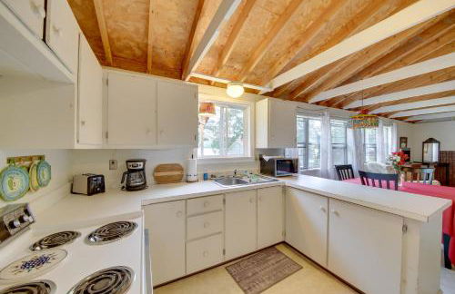 Rustic Retreat Across from Lake Family Friendly! - Foto 11