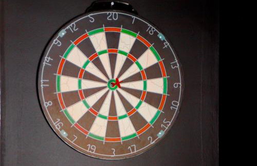 6 BR 3 Bath Spacious Tudor House & Free Parking - Foto 52