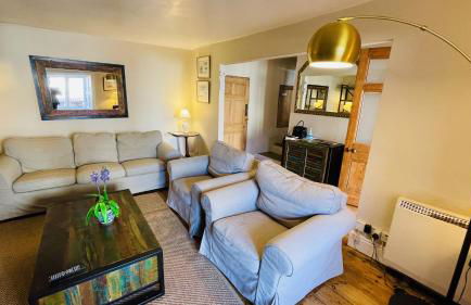 Holly Cottage - characterful cottage a stones throw from river Dart with front & back patios - Foto 7