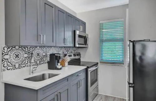 Rustic Retreats Beachy 1BR for 4 guests in the heart of Fort Lauderdale - Foto 2