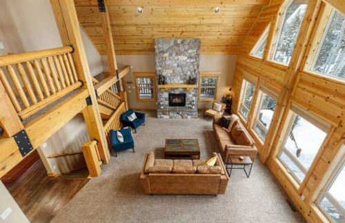 The Moccasin Lodge with Hot Tub and Fire Pit Escape - Foto 44
