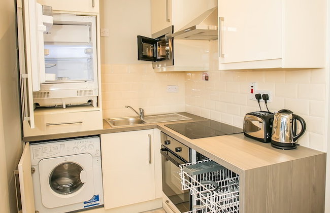 Grand Canal District Apartments - Photo 18