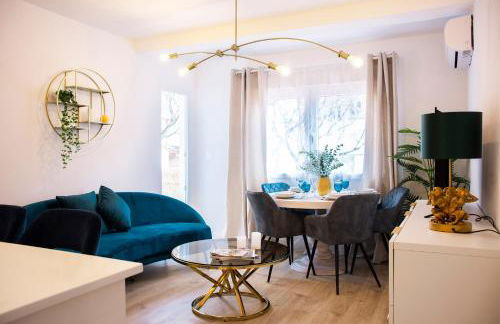 Duerme junto a la Plaza de Toros de Granada. - Foto 3