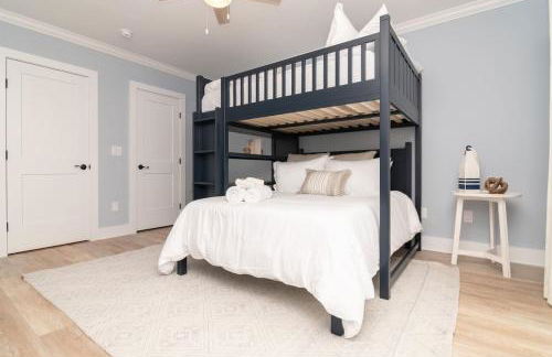 NEW 3BR-3BA Beach Block with Parking - Photo 31