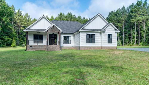 Secluded 18-Acre Retreat in Staley with Game Room - Foto 3