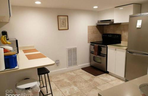 Contemporary 3 Bedroom Apt with Sauna in Woods - Foto 9