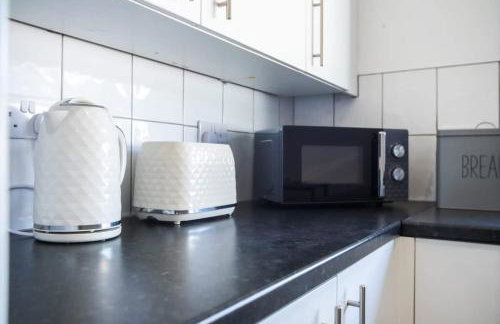 Elegantly 2-Bedroom in Ashington, Sleeps 3 - Photo 24